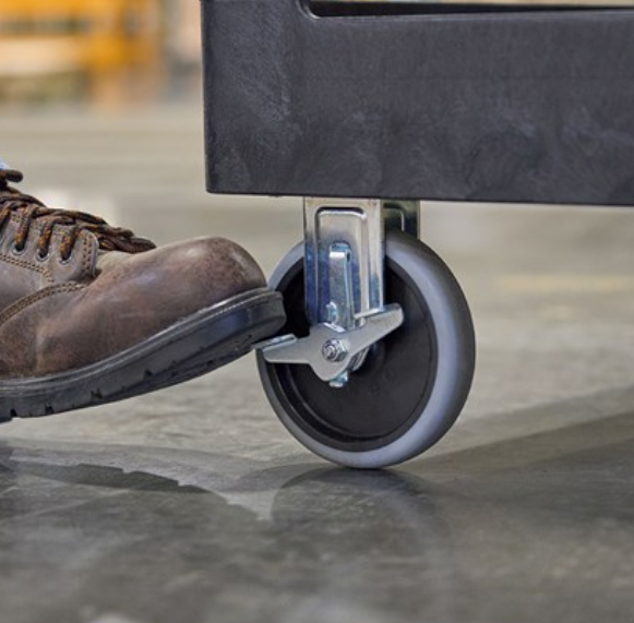 Chariot utilitaire robuste à 2 étagères Rubbermaid® | Étagère à rebord | Roulettes pivotantes | 4520 - 0