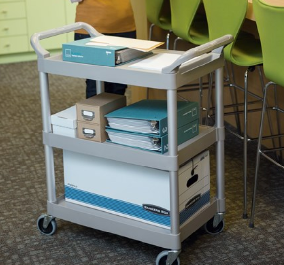 Chariot utilitaire Rubbermaid avec roulettes pivotantes